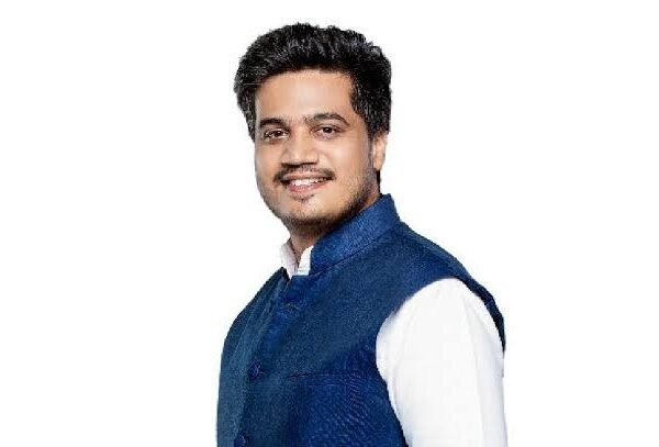 Rohit Pawar : रोहित पवारांचा सेल्फगोल